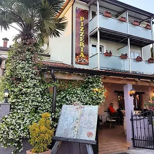 Frühstückspension Laco De Pelagius, Novigrad Istria